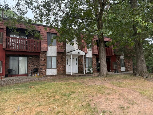 property at 25 Woodsedge Dr