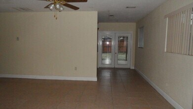 700 N 70th Ave in Hollywood, FL - Building Photo - Building Photo