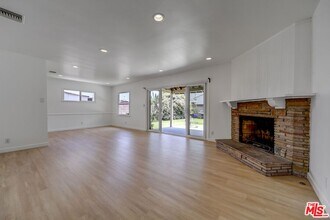 6044 Varna Ave in Los Angeles, CA - Building Photo - Building Photo