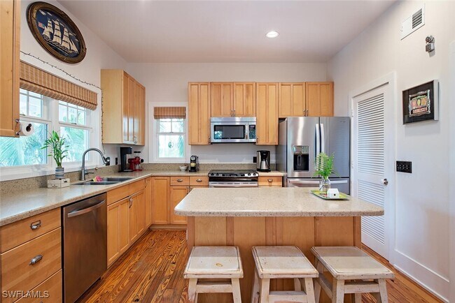 756 8th Ave S in Naples, FL - Building Photo - Building Photo