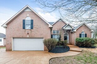 131 Huntington Pl in Hendersonville, TN - Building Photo