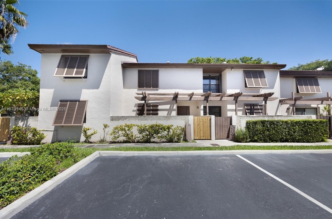 13371 SW 90th Terrace in Miami, FL - Building Photo