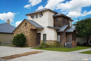1752 Gruene Vineyard Crossing in New Braunfels, TX - Building Photo