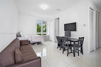 10400 NW 63rd Terrace in Doral, FL - Building Photo - Building Photo