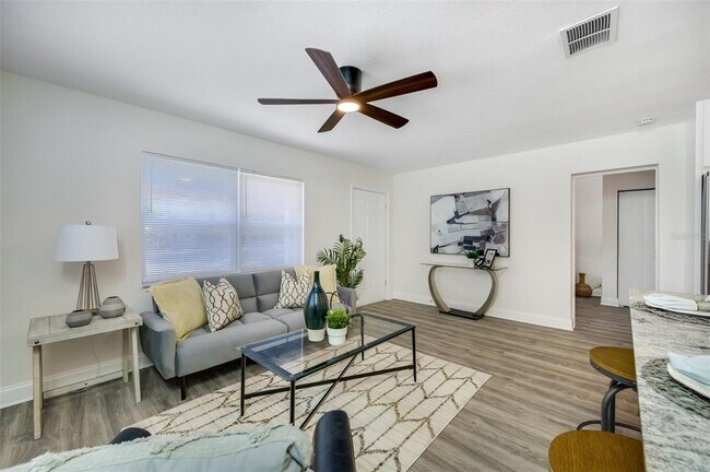 3066 8th St N in St. Petersburg, FL - Foto de edificio - Building Photo