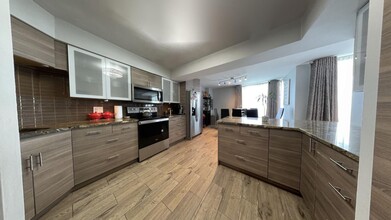 6033 N Sheridan Rd in Chicago, IL - Building Photo - Building Photo