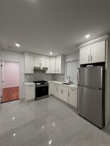 43-35 189th St in Queens, NY - Building Photo