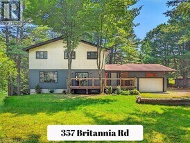 357 Britannia Rd in Huntsville, ON - Building Photo