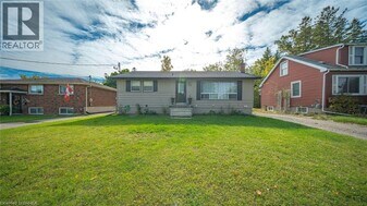 138 Henry St in Brantford, ON - Building Photo