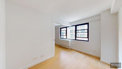 222 E 39th St in New York, NY - Building Photo - Building Photo