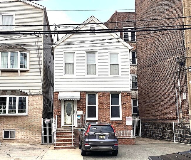 property at 284 Magnolia Ave