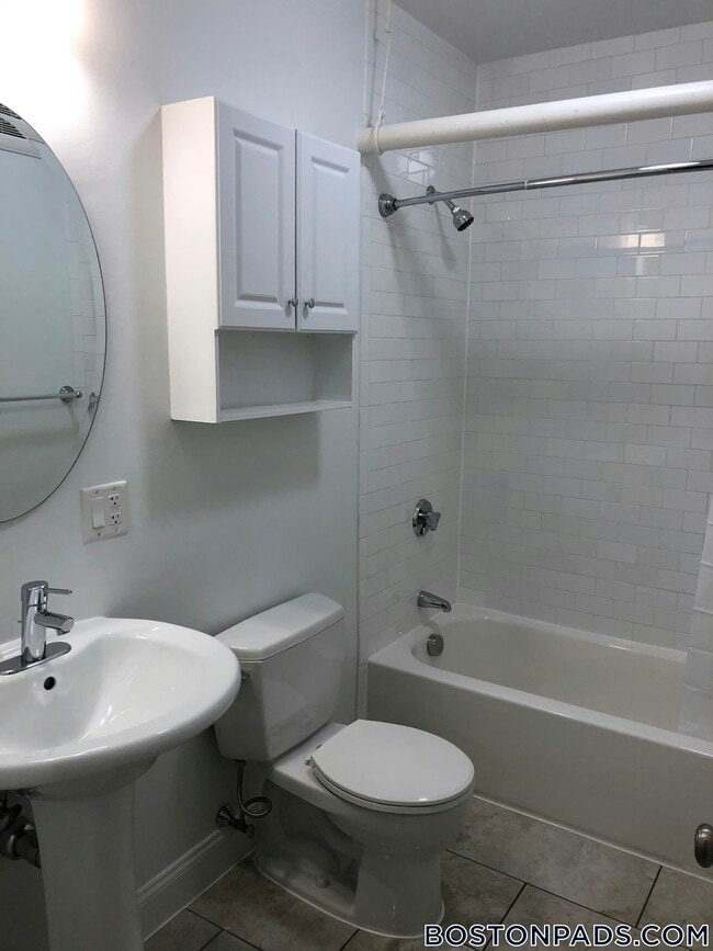 475 Highland Ave, Unit 9 in Malden, MA - Building Photo - Building Photo