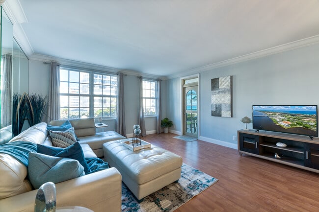 3475 S Ocean Blvd in Palm Beach, FL - Building Photo - Building Photo