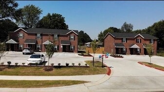 128 S Pleasant St in Springdale, AR - Building Photo