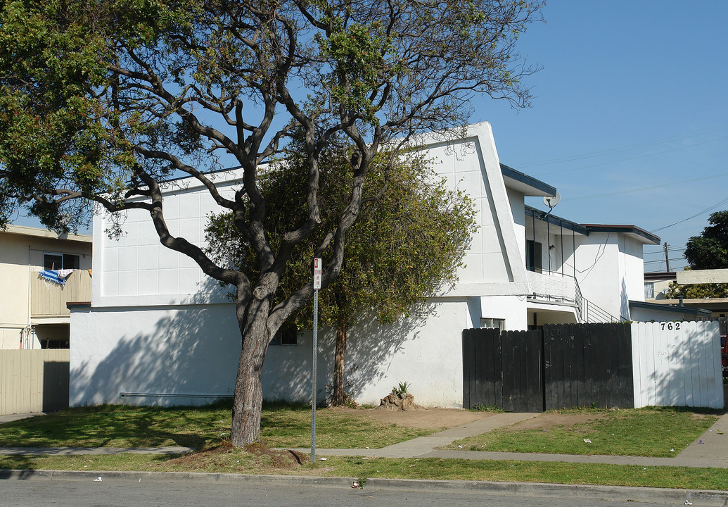 766 Shalimar Dr. in Costa Mesa, CA - Foto de edificio