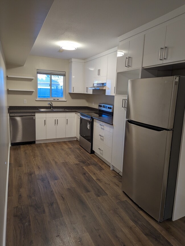 property at 3462 Oxford St