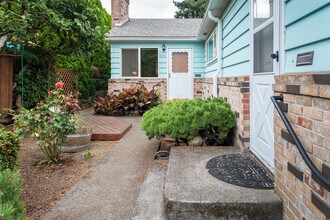 3387 SE 10th Ave in Portland, OR - Building Photo - Building Photo