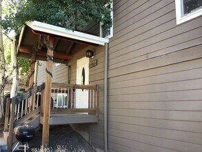 1761 NE Lotus Dr in Bend, OR - Building Photo - Building Photo