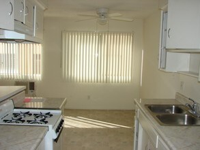 817 S St Andrews Pl in Los Angeles, CA - Building Photo - Interior Photo