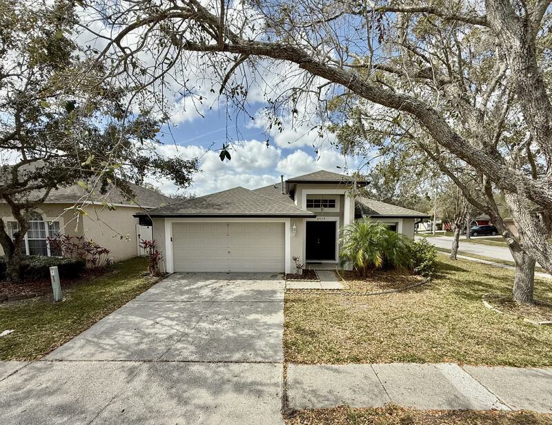 27519 Sky Lake Cir in Wesley Chapel, FL - Building Photo