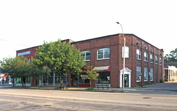 857-867 Washington St in Newton, MA - Foto de edificio - Building Photo