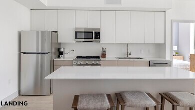 1155 NE 126th St, Unit 325 in North Miami, FL - Building Photo - Building Photo