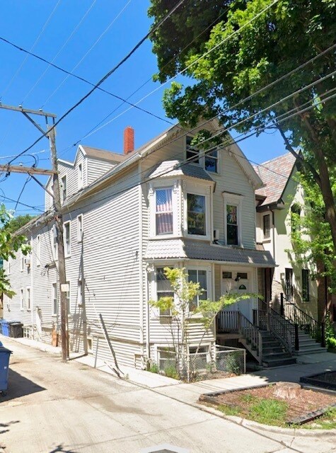property at 3214 N Hoyne Ave