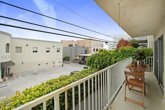 Dickens Apartments in Sherman Oaks, CA - Building Photo - Building Photo