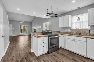 68 Summer Oaks Dr in Daphne, AL - Building Photo - Building Photo