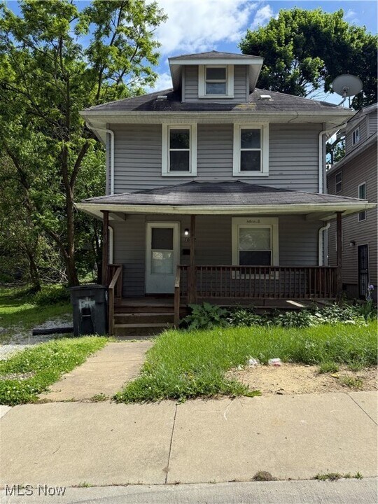 1022 Fairbanks Pl in Akron, OH - Foto de edificio