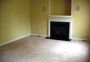 11416 Caruthers Way in Glen Allen, VA - Foto de edificio - Building Photo