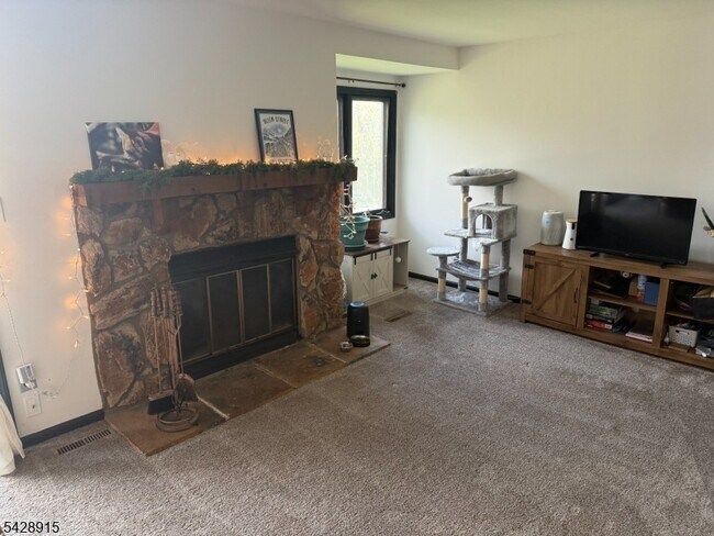 4 Village Way in Vernon, NJ - Building Photo - Building Photo