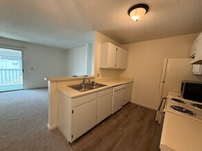 1356 Glenns Bay Rd, Unit J207 in Myrtle Beach, SC - Foto de edificio - Building Photo