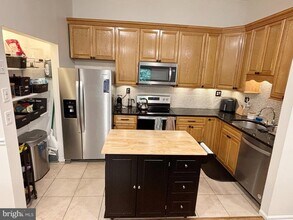 12309 Silvergate Way in Germantown, MD - Building Photo - Building Photo