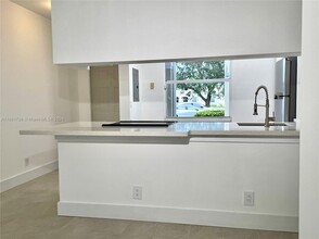 21250 NE 8th Pl in Miami, FL - Building Photo - Building Photo