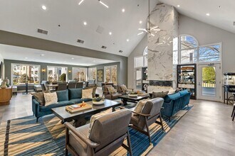 Windsor Kingstowne in Alexandria, VA - Foto de edificio - Building Photo