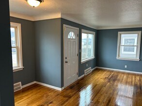 1011 Clearview Ave in Parma, OH - Foto de edificio - Building Photo