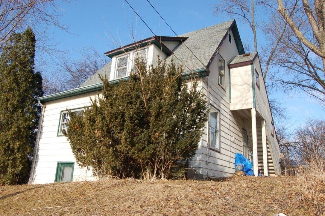 1626 Winnebago St in Madison, WI - Building Photo