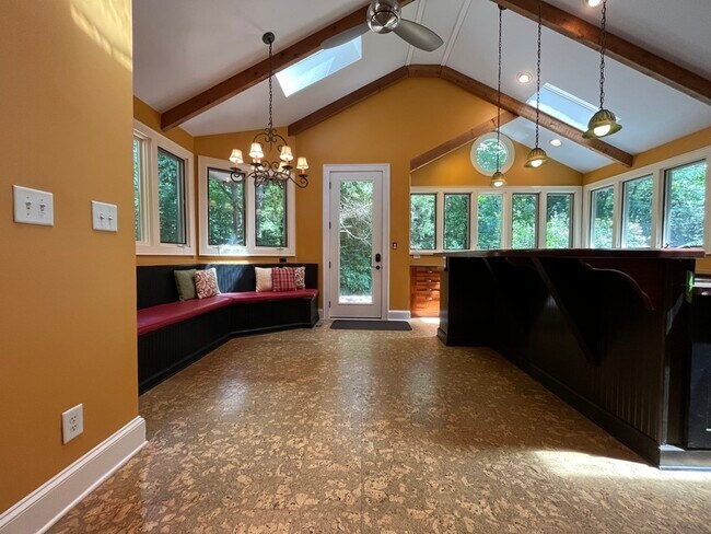 6348 Sharon Hills Rd in Charlotte, NC - Building Photo - Building Photo