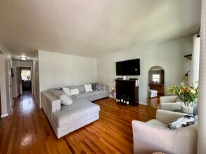 98 Hawthorne Ave in Colonia, NJ - Building Photo - Building Photo
