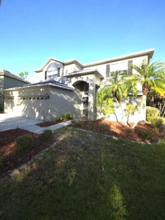 19218 Fishermans Bend Dr in Lutz, FL - Building Photo