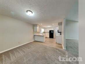 3014 Silver Fox Dr, Unit 15-0802 in Columbus, IN - Building Photo - Building Photo