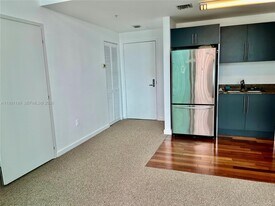 300 S Biscayne Blvd, Unit 2703 in Miami, FL - Building Photo