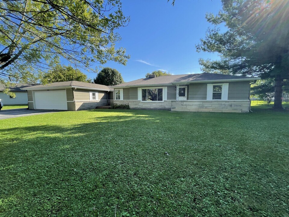 395 Schooley Dr in Greenwood, IN - Building Photo
