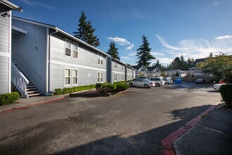 Glacier Park Apartments in Bellingham, WA - Building Photo - Building Photo