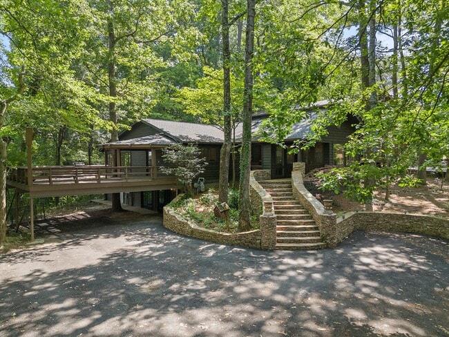 property at 2785 Osborne Rd NE