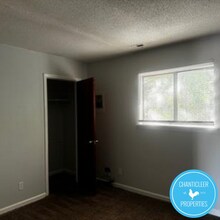 1501 Chapel Hill Rd in Durham, NC - Foto de edificio - Building Photo