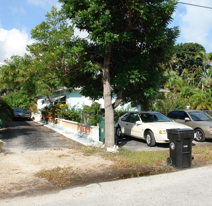 1037 NE 10th Ave in Fort Lauderdale, FL - Building Photo