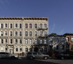 693 Madison St in Brooklyn, NY - Foto de edificio - Building Photo