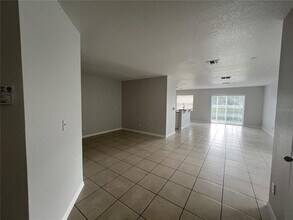 572 Cresting Oak Cir in Orlando, FL - Building Photo - Building Photo
